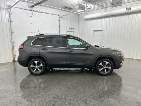 Used 2019 Jeep Cherokee Limited AWD/4WD image 38