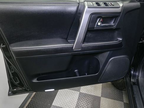 Used 2016 Toyota 4Runner SR5 image 35