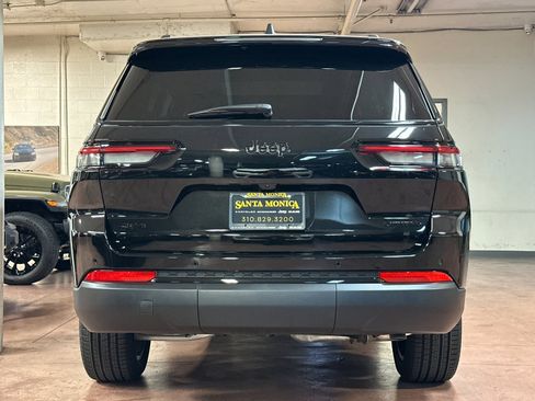 New 2025 Jeep Grand Cherokee L Limited w/ Black Appearance Package image 4