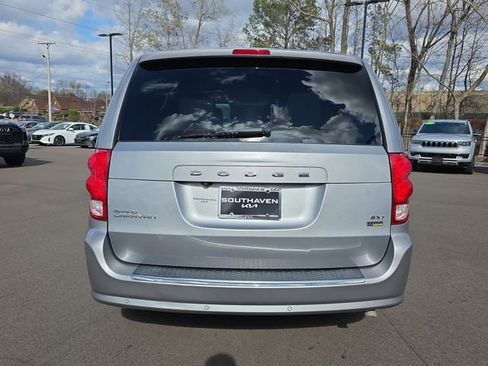 Used 2019 Dodge Grand Caravan SXT w/ Rear Park Assist Package image 4