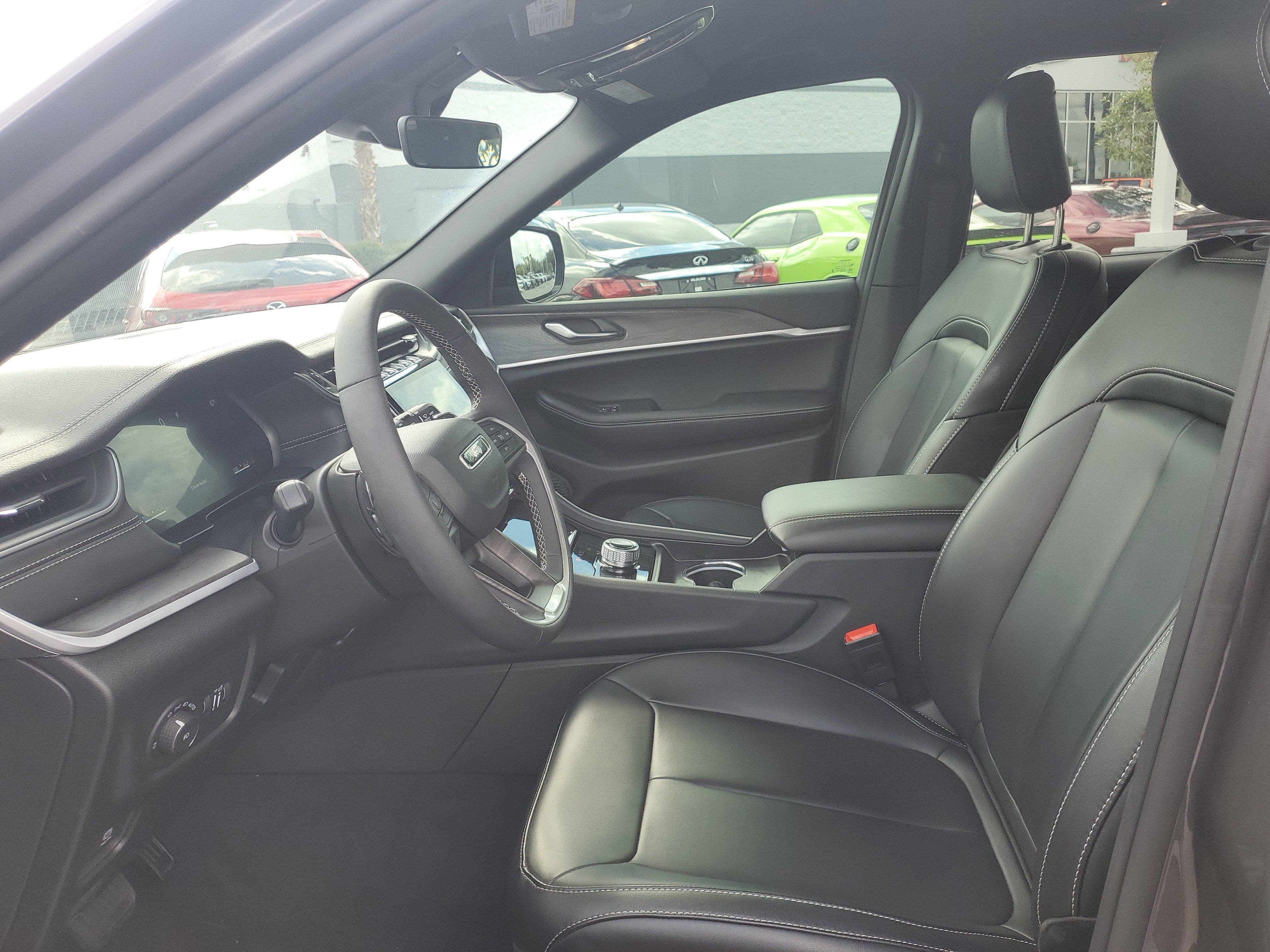 Used 2025 Jeep Grand Cherokee L Limited w/ Black Appearance Package RWD image 14