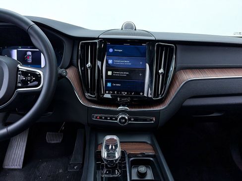 Used 2023 Volvo XC60 B6 Ultimate w/ Protection Package Premier image 9