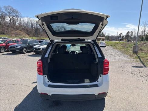 Used 2017 Chevrolet Equinox LT image 11