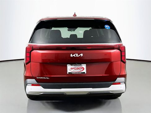 Certified 2025 Kia Carnival image 17