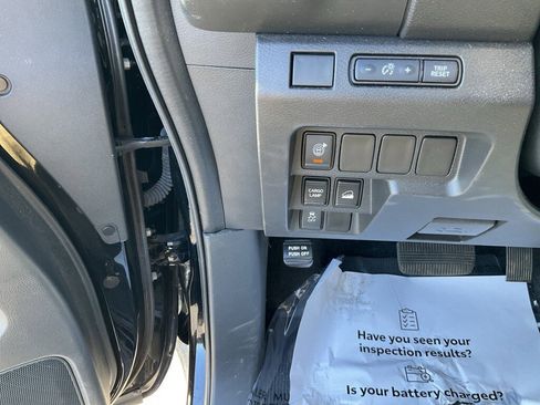 Used 2024 Nissan Frontier SV w/ Technology Package image 6