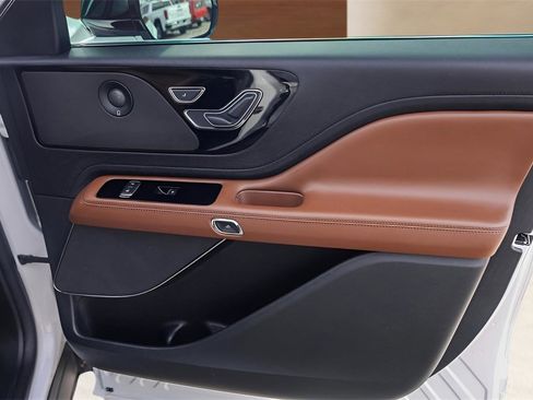 Used 2022 Lincoln Aviator Reserve w/ Equipment Group 201A image 28