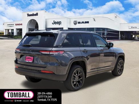 Used 2025 Jeep Grand Cherokee Altitude RWD image 7