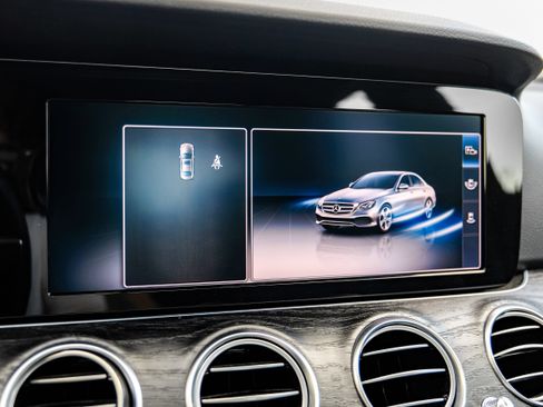 Used 2017 Mercedes-Benz E 300 image 34