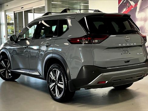 Used 2023 Nissan Rogue SL w/ SL Premium Package image 4