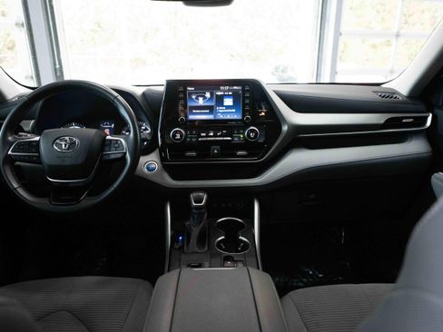 Used 2021 Toyota Highlander LE AWD/4WD image 20