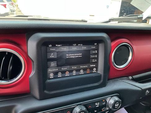 Used 2019 Jeep Wrangler Unlimited Rubicon w/ Cold Weather Group AWD/4WD image 17