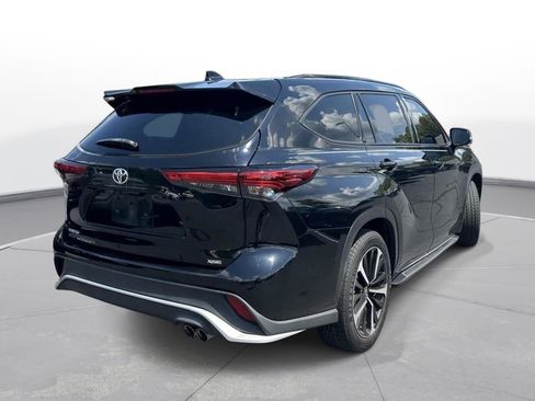 Used 2022 Toyota Highlander XSE FWD image 6
