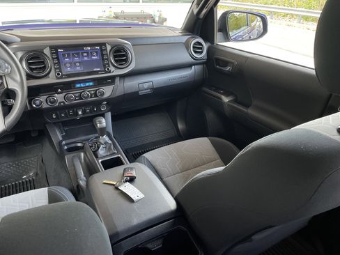 Used 2022 Toyota Tacoma TRD Off-Road image 16