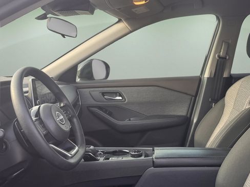 Used 2023 Nissan Rogue SV image 9