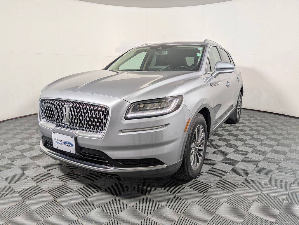Used 2021 Lincoln Nautilus FWD w/ Equipment Group 101A image 4