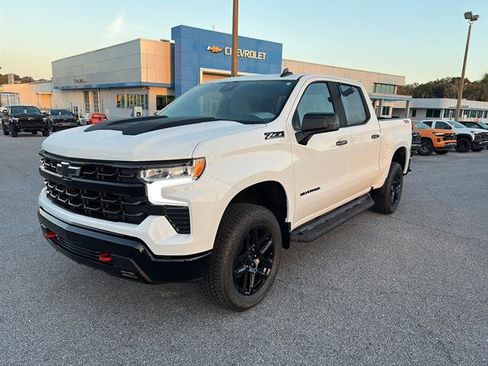 New 2026 Chevrolet Silverado 1500 LT Trail Boss w/ LPO, Dark Essentials Package AWD/4WD image 3