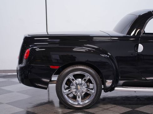 Used 2005 Chevrolet SSR w/ Preferred Equipment Group image 27