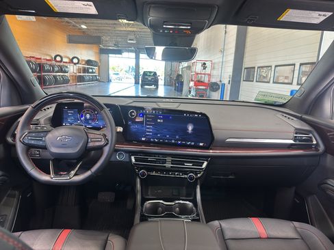 Used 2025 Chevrolet Traverse RS w/ LPO, Floor Liner Package AWD/4WD image 14