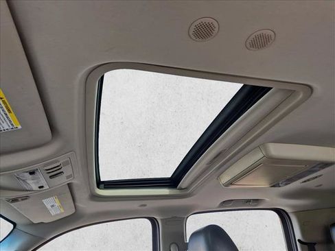 Used 2011 GMC Yukon XL Denali AWD/4WD image 16