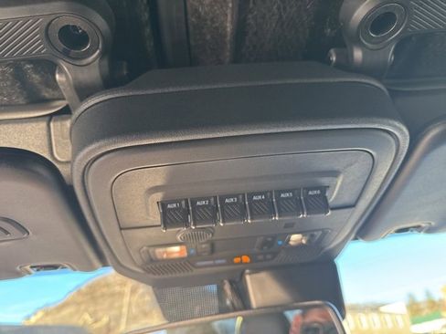 Used 2024 Ford Bronco Wildtrak image 20