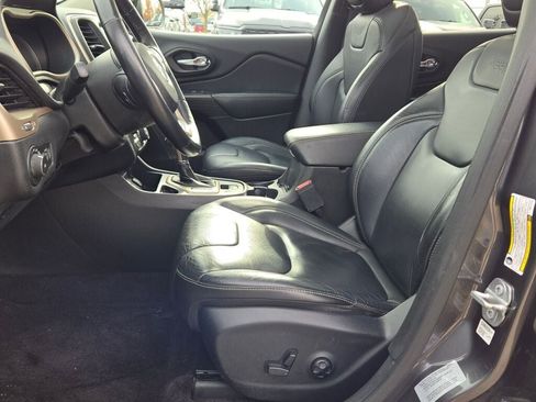 Used 2017 Jeep Cherokee Limited image 21