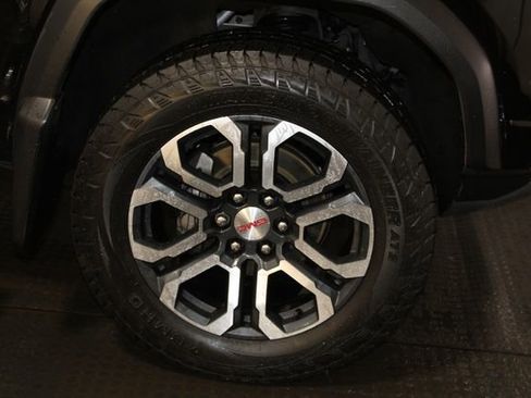 Used 2023 GMC Canyon AT4 w/ Technology Package AWD/4WD image 39