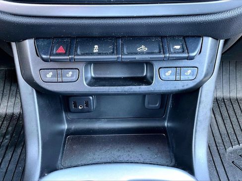 Used 2021 Chevrolet Colorado LT w/ Luxury Package AWD/4WD image 16