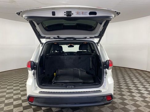 Used 2018 Toyota Highlander SE image 30