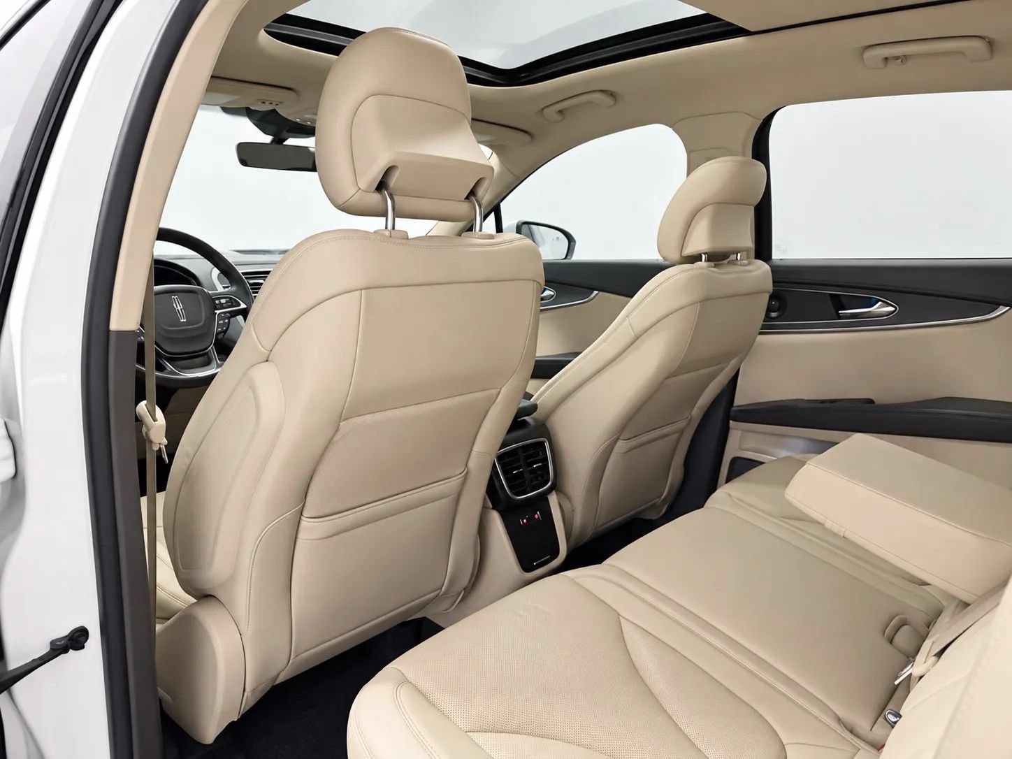 Used 2019 Lincoln Nautilus Reserve w/ Driver Assistance Package FWD image 14