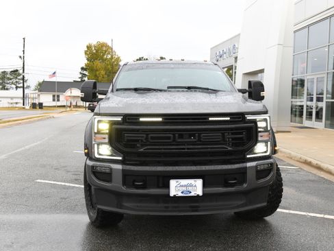 Used 2022 Ford F250 Lariat w/ Black Appearance Package image 5
