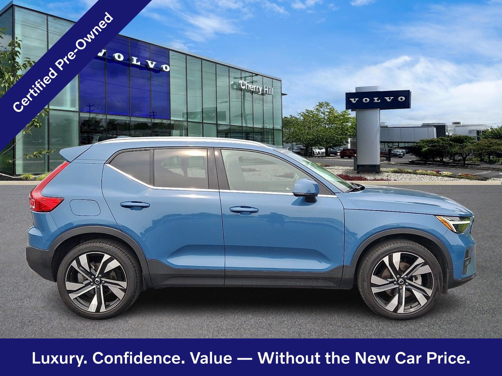 Certified 2023 Volvo XC40 B5 Plus w/ Climate Package AWD/4WD image 8