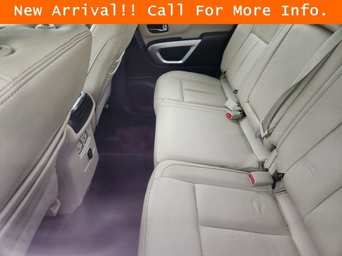 Used 2018 Nissan Titan SL w/ Chrome Package AWD/4WD image 11