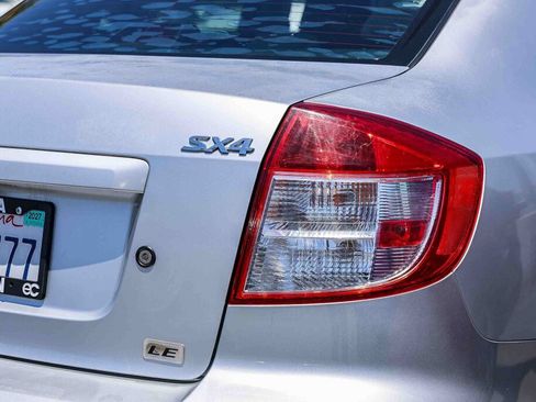 Used 2010 Suzuki SX4 LE FWD image 23
