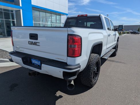 Used 2015 GMC Sierra 2500 Denali w/ Duramax Plus Package AWD/4WD image 31