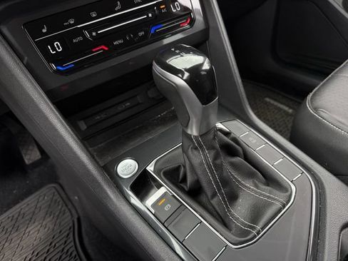 Used 2022 Volkswagen Tiguan SE FWD image 19
