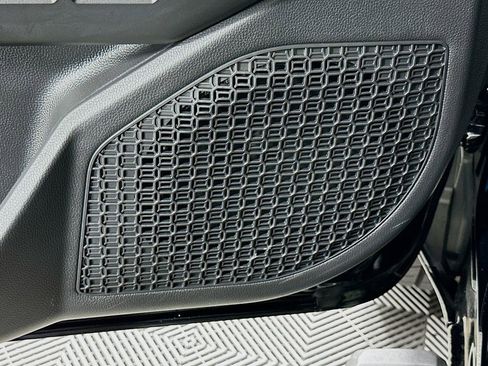 Certified 2025 Toyota Tacoma SR5 AWD/4WD image 18