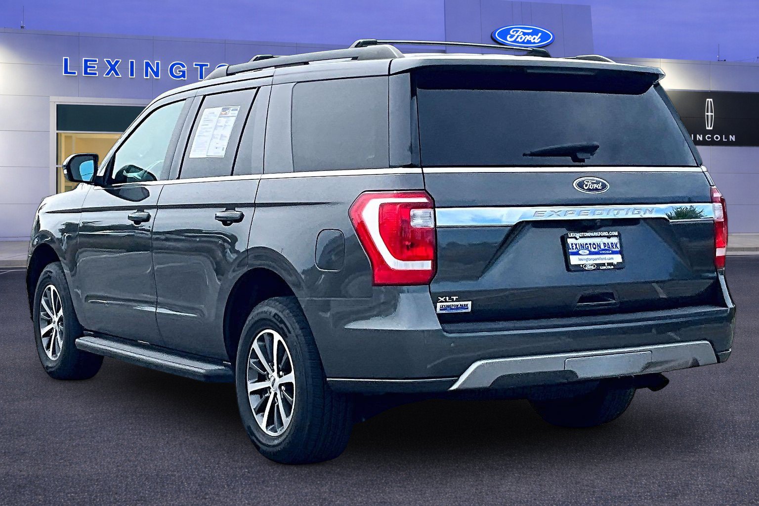 Used 2020 Ford Expedition XLT w/ Equipment Group 201A AWD/4WD image 4