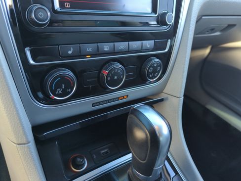 Used 2019 Volkswagen Passat 2.0T Wolfsburg image 12