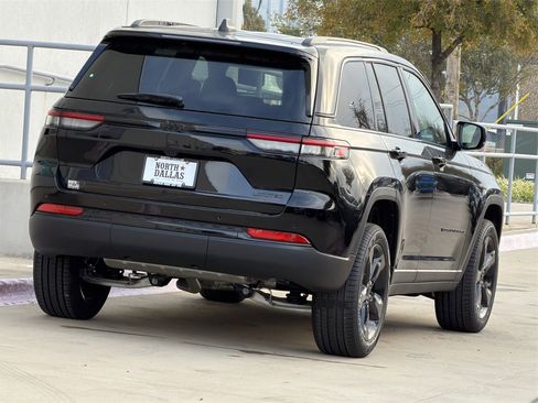 New 2025 Jeep Grand Cherokee Limited w/ Black Appearance Package image 5