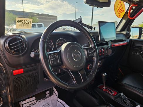 Used 2017 Jeep Wrangler Unlimited Rubicon AWD/4WD image 15