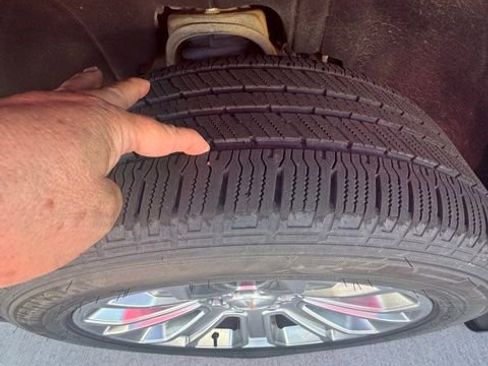 Used 2018 Chevrolet Silverado 1500 High Country image 15