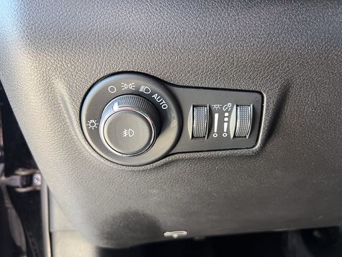 Used 2024 Jeep Compass Latitude AWD/4WD image 13