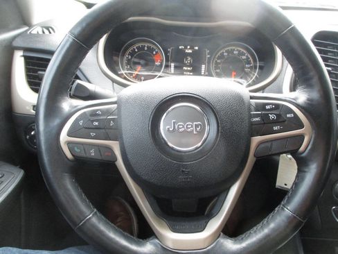 Used 2016 Jeep Cherokee Latitude w/ Cold Weather Group AWD/4WD image 21