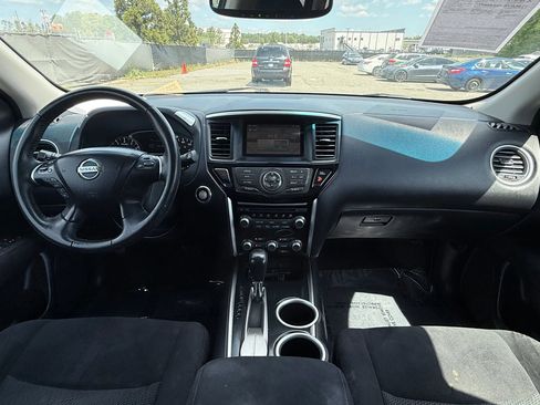 Used 2015 Nissan Pathfinder SV image 3
