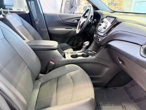 Used 2022 Chevrolet Equinox RS w/ Infotainment Package image 17