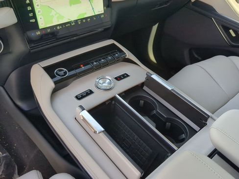 New 2026 Lincoln Navigator Premier AWD/4WD image 20