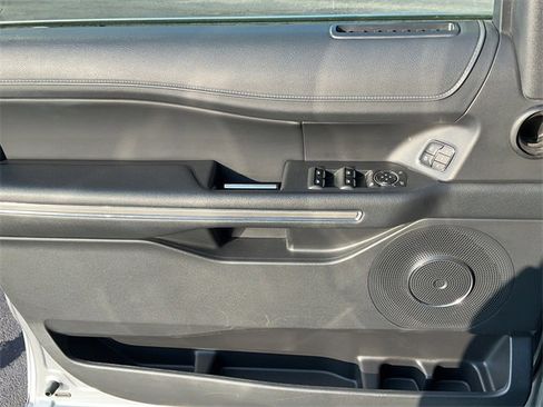 Used 2024 Ford Expedition Max XLT image 11