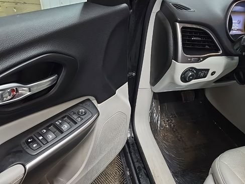 Used 2022 Jeep Cherokee Latitude Lux image 27