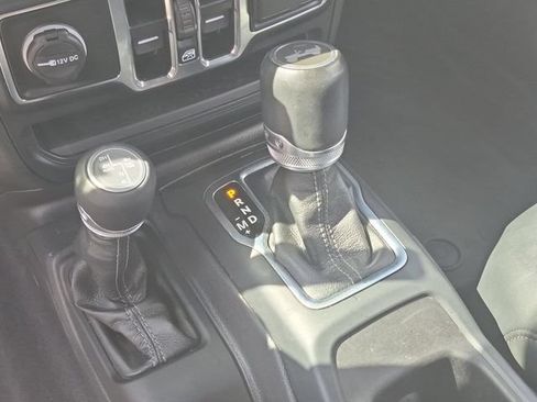 Used 2024 Jeep Wrangler High Altitude AWD/4WD image 14