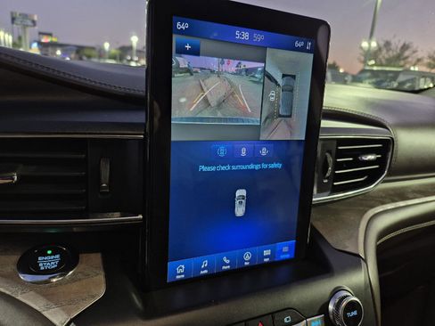 Certified 2020 Ford Explorer Platinum w/ Premium Technology Package image 25